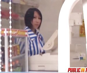 Milf naudib kuradi ajal tööl