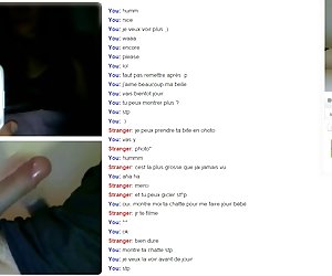Omegle - kena teen näitab tissid