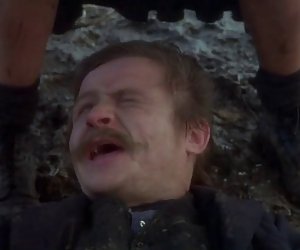 Hõlma alla peita