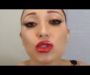 Huulepulk diivanil. Joi