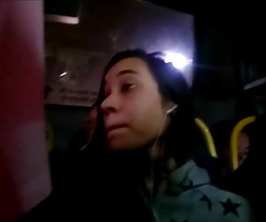 Noored lits manja rullides