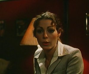 Naissportlastel (1979) handjob stseen