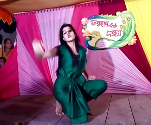 Mahiya mahi mu parim sõber (bangla desi film acctres)