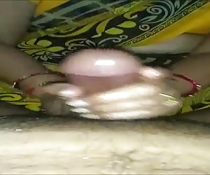 Desi randi bhabhi pidada õli massaaži kukk