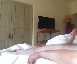 Naine tõmblused off minu kukk ja teeb mind cum