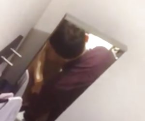 Cought: fitting room seks