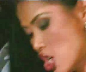 Väga sexy aasia minka tohutu rind fucks valge klient