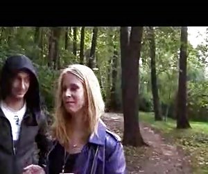 Vene amatöör video kaamera kohta metsas