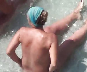 Beach-handjobs